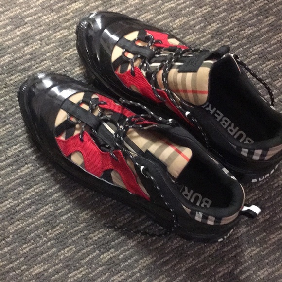 Burberry Arthur Runner Trainers - Picture 2 of 5